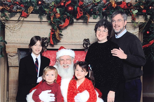 SantaBatesFamily2008-500x334.jpg