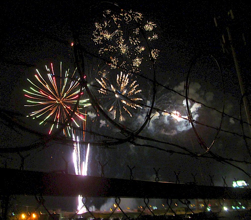 SX018063-Fireworks-RazorWire.jpg