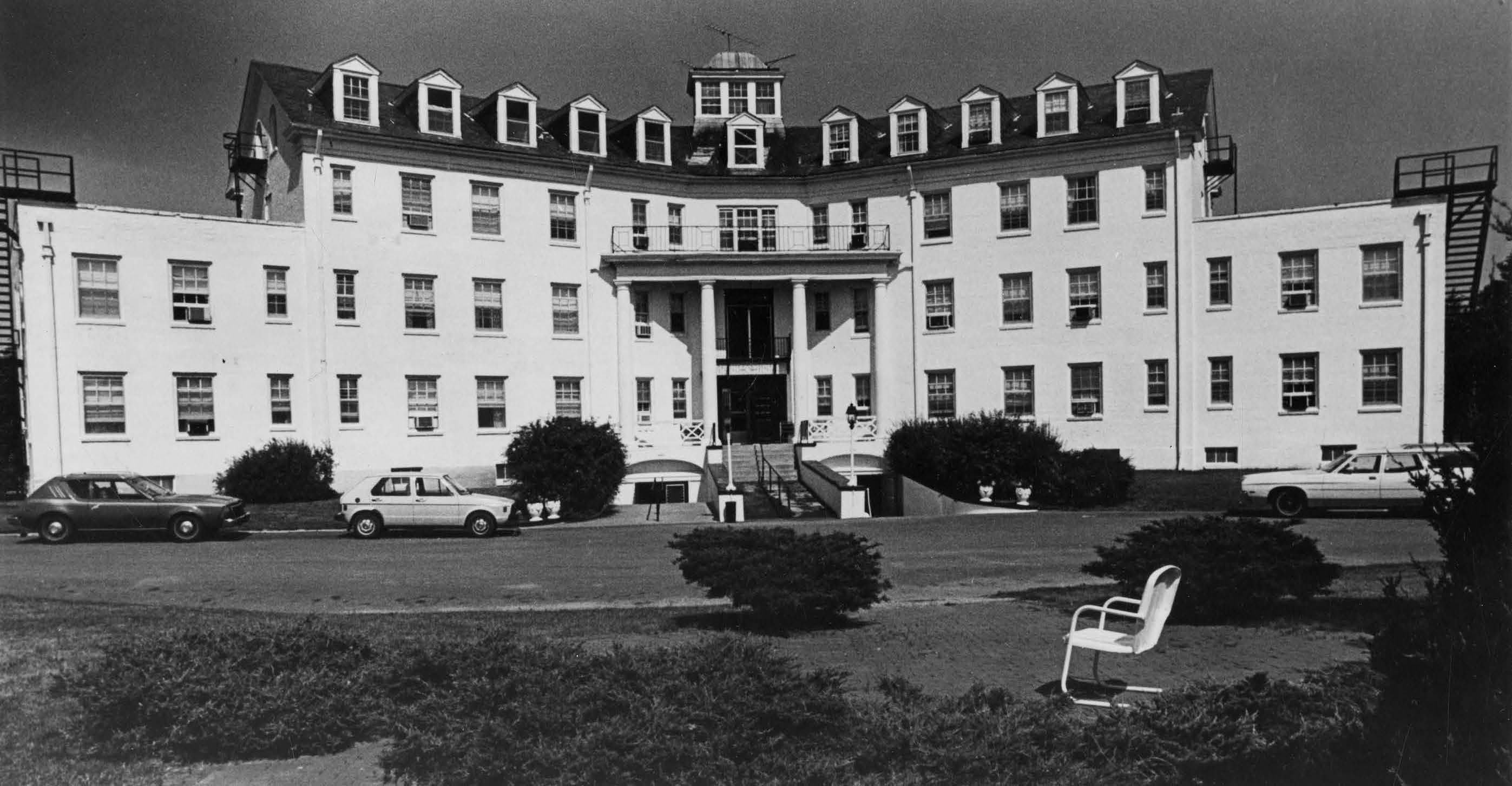 Pierce Pennant Hotel, Columbia, Missouri, 1982